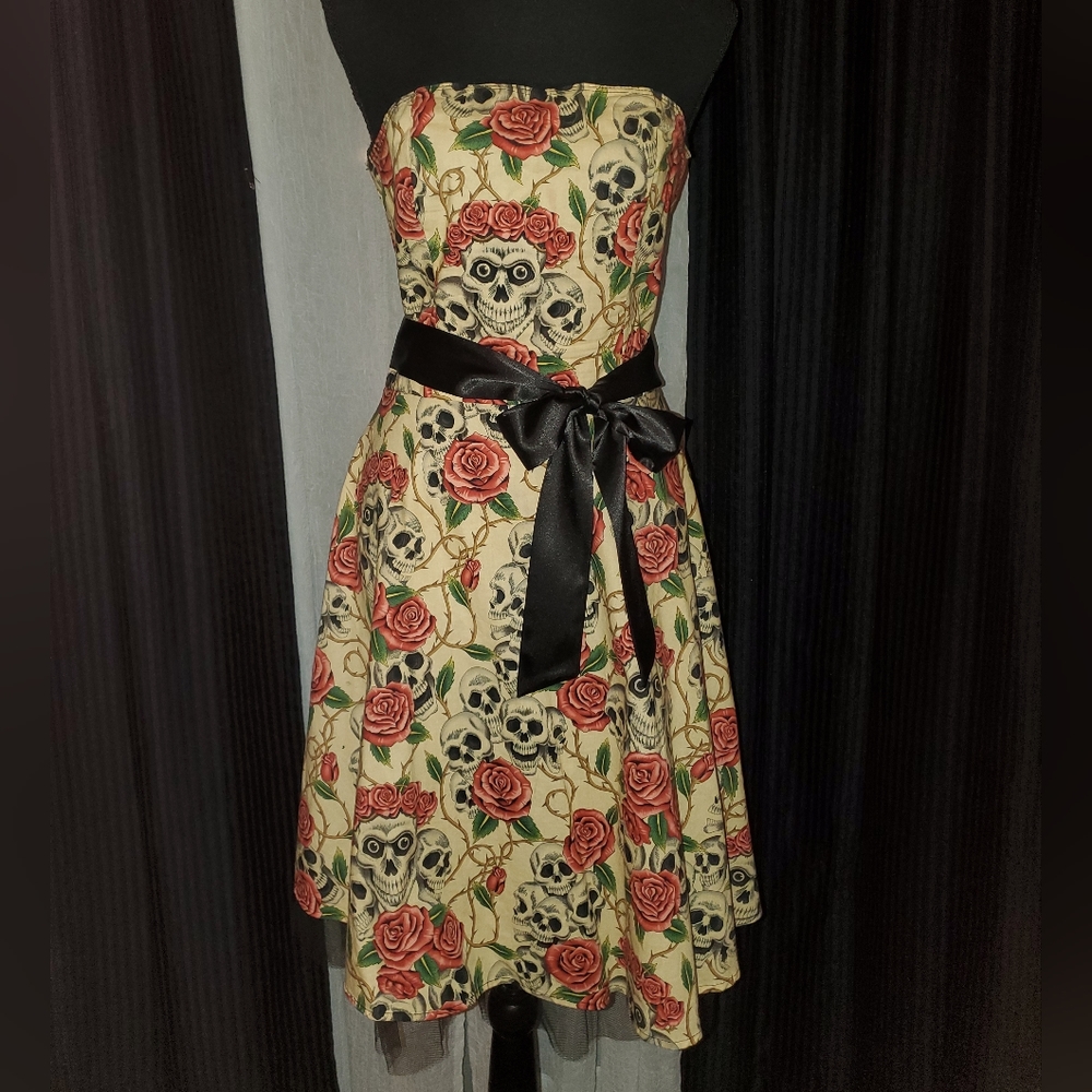 Folter Gothic Skull & Roses Strapless Dress SIZE M